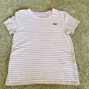 levi’s cropped tee